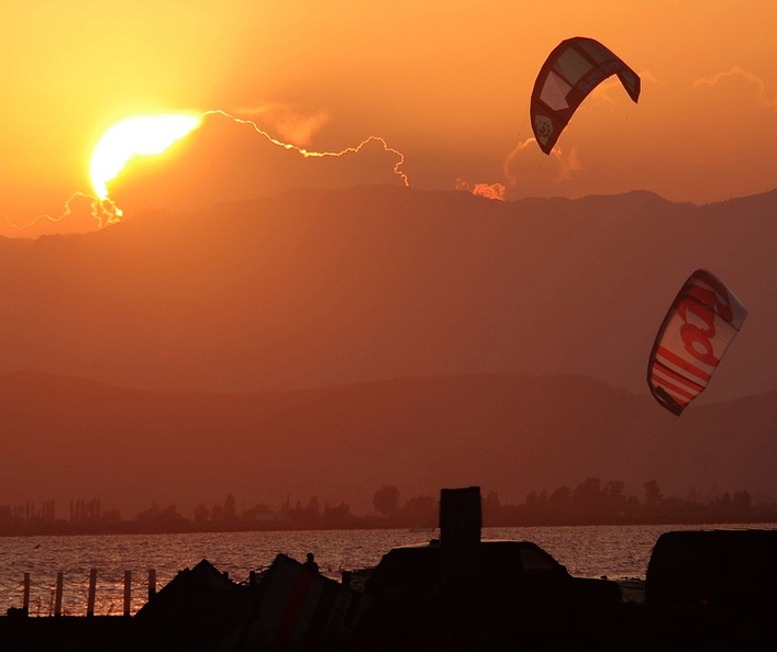 parapentes puesta de sol.jpg